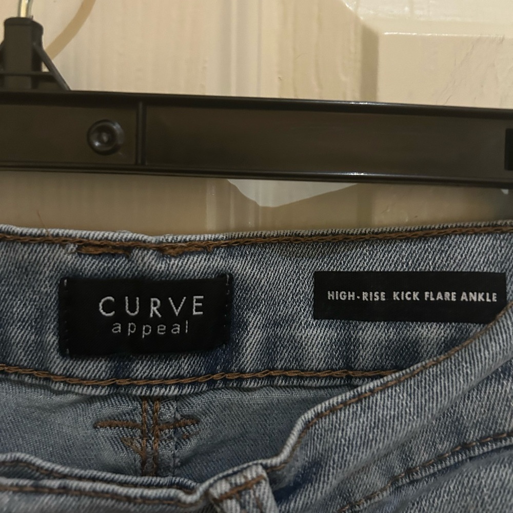 CURVE appeal High-Rise Kick Flare Jeans - Picture 4 of 10
